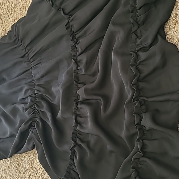 Elegant Black Sleeveless Dress - Picture 7 of 7